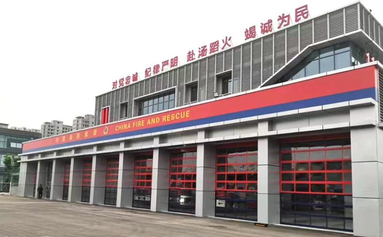 南京消防大隊車庫專用紅色滑升門縮略圖